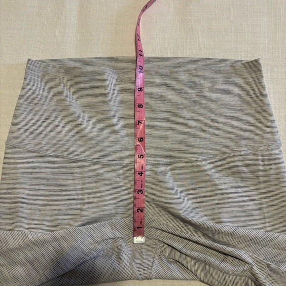 Women’s Lululemon Wunder Under Crop Il Scallop Legging SIZE 12 - Picture 12 of 15